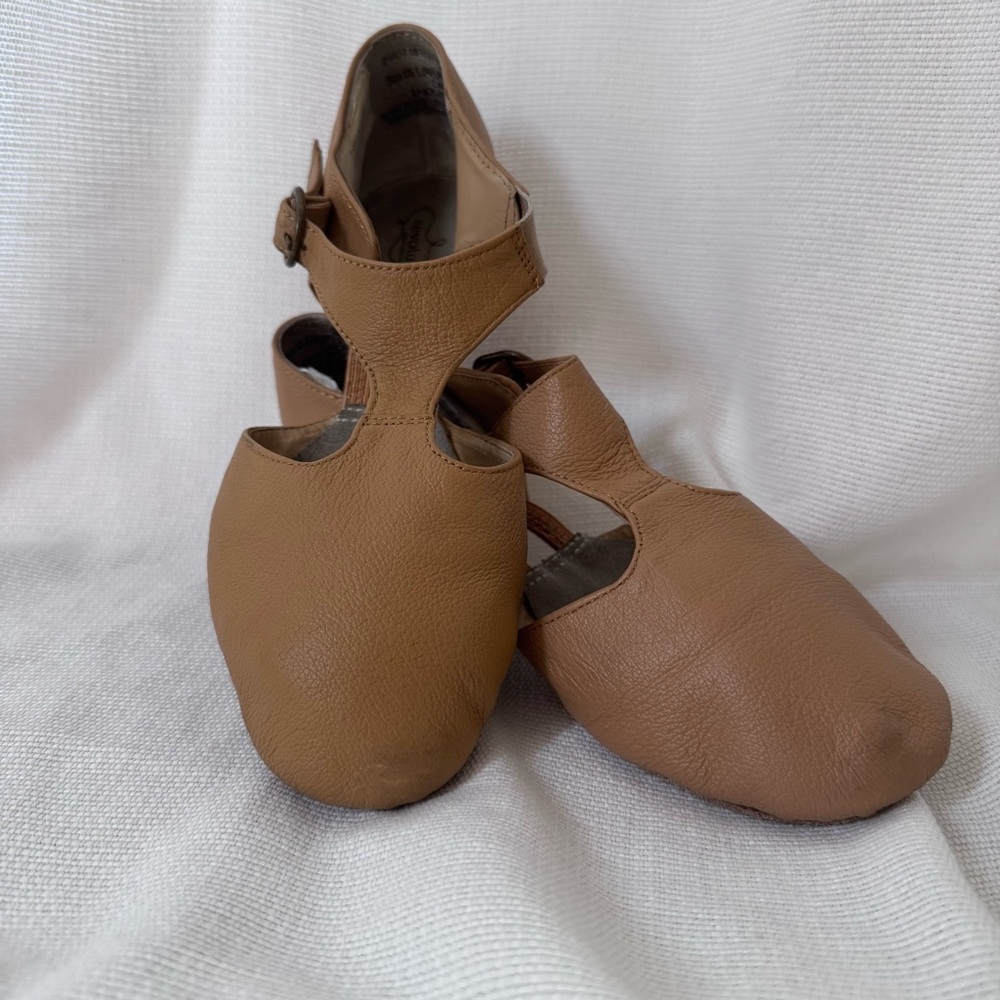 Revolution Dancewear Grecian Sandal Tan Jazz Shoe T Strap Size 5 - Picture 2 of 9